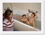 DSC00318[1] * Vient prendre ton bain , maman!!! * 640 x 480 * (53KB)